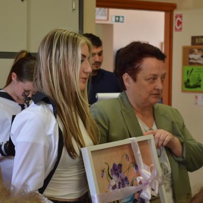 489818586 9484392014989131 8281505604251452824 N